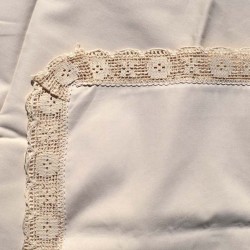 Mantel de género Beige con puntilla grande
