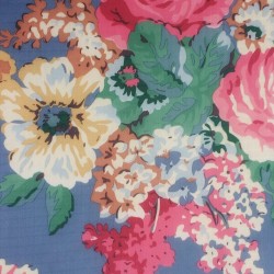 Mantel impermeable flores fondo celeste
