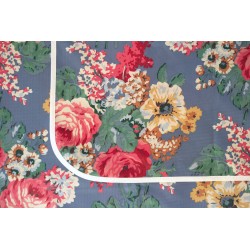 Mantel impermeable flores fondo celeste