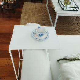 Mesa arrime C esbelta blanca 30x40