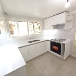 Mueble de cocina Pili a medida en melamina blanca