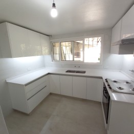 Mueble de cocina Pili a medida en melamina blanca