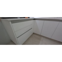 Mueble de cocina Pili a medida en melamina blanca