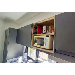 Mueble de cocina Pili a medida melamina gris y alerce
