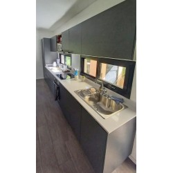 Mueble de cocina Pili a medida melamina gris y alerce