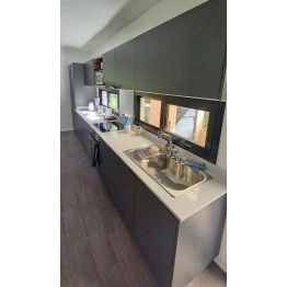 Mueble de cocina Pili a medida melamina gris y alerce