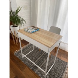 Escritorio pequño con tapa madera