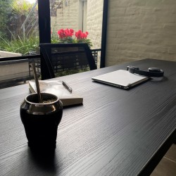 Escritorio simple negro