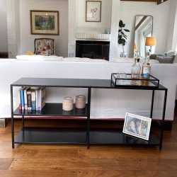 Pilideco.Mesa consola con estante