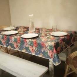 Pili Deco.mantel impermeable flores vintage fondo celste