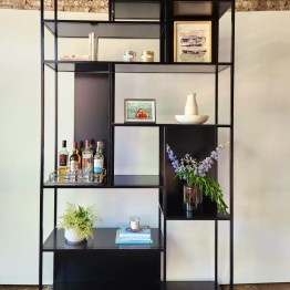 Biblioteca Aurea acero y madera | Pili Deco