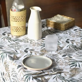 Pili Deco.Mantel antimanchas hojas verdes