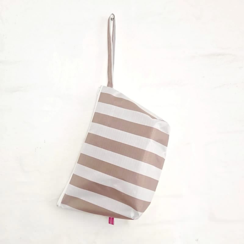 Neceser rectangular rayas beige y blanco | Pili Deco