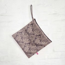 Neceser cuadrado hojas beige y negro | Pili Deco