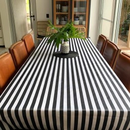 Pili Deco.Mantel impermeable rayas negras y blanco