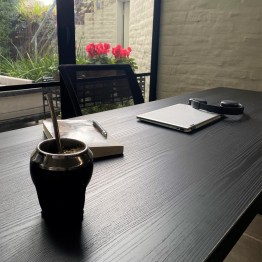 Escritorio simple negro | Pili Deco