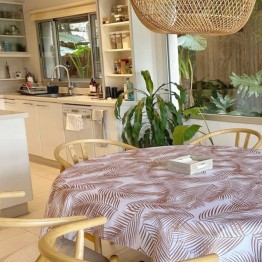 Pili Deco.Mantel antimanchas palmera blanco