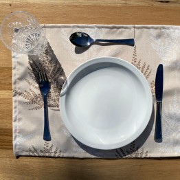 Individual antimanchas ramas beige | Pili Deco