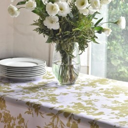 Mantel antimanchas flores oliva y lila | Pili Deco
