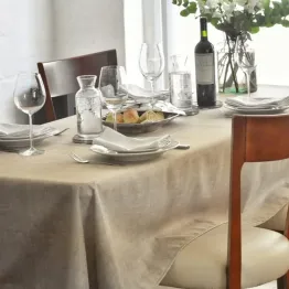 Mantel antimanchas beige tostado | Pili Deco