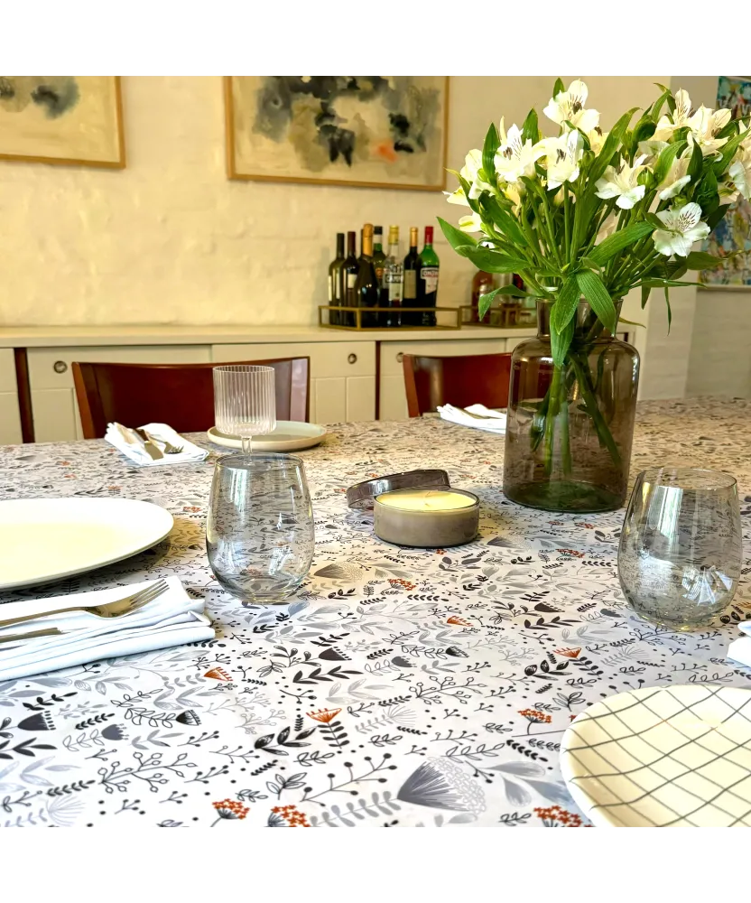 Mantel impermeable florcitas gris | Pili Deco