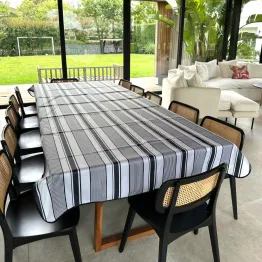 Mantel impermeable raya griega negra lino | Pili Deco