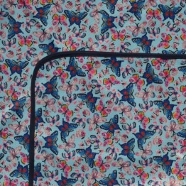 Mantel Impermeable mariposas celestes borde azul